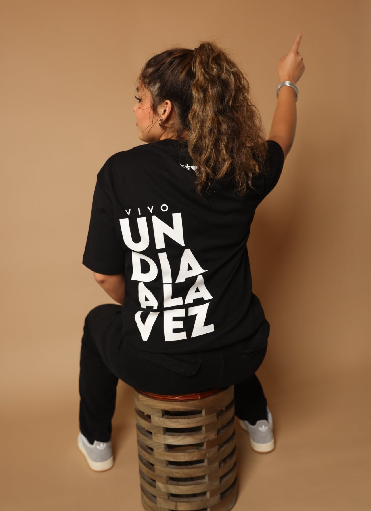 Un Dia a La Vez Black Oversized Tee