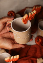 Taza Soy Valiosa y Soy Amada - X TU Amor Pottery